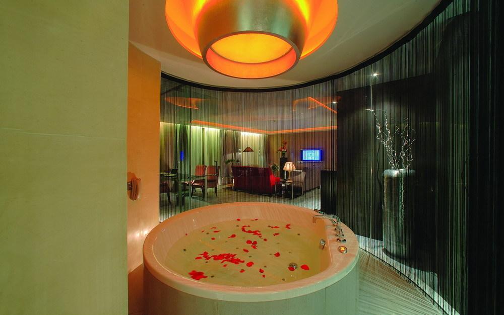 Logosun Hotel Wuhan Buitenkant foto